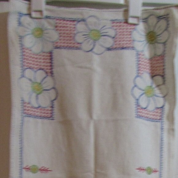 HAND SEWN VINTAGE TABLE RUNNER FLOWERS BLUE YELLOW RED GREEN - Picture 1 of 11
